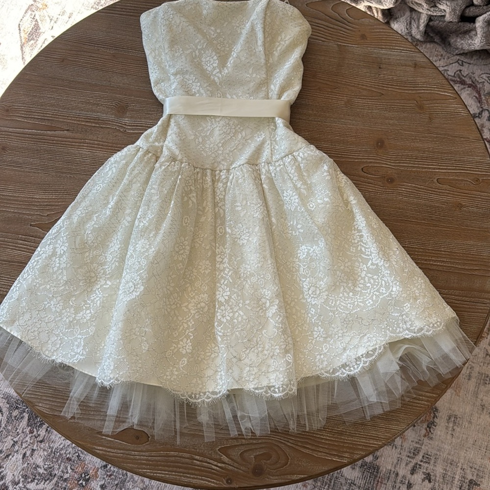Stunning formal dress - Picture 5 of 7